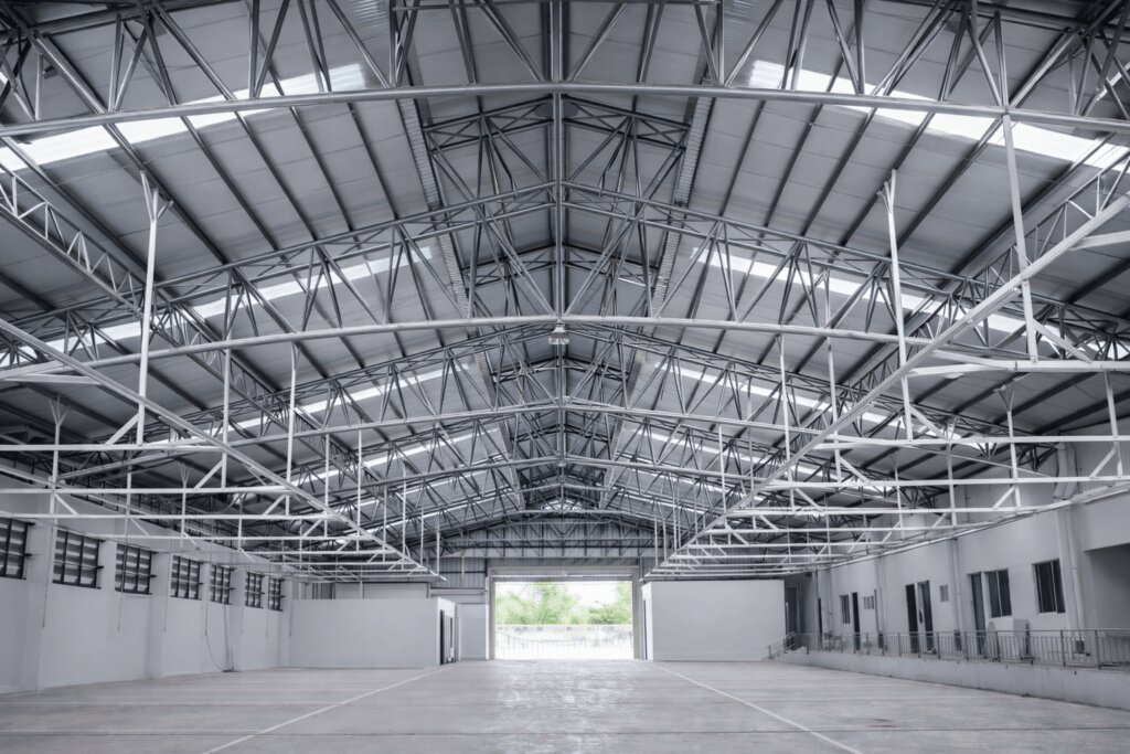 Çelik depo ve fabrika sistemi kapsamında inşa edilen modern üretim ve depolama alanı