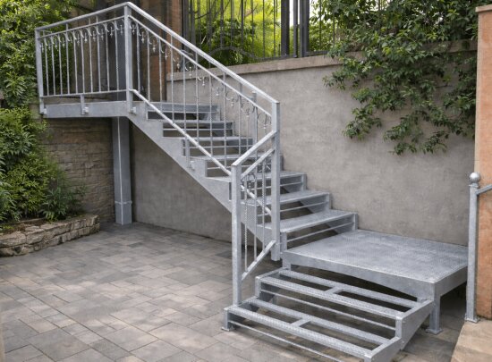 Dış mekan kullanımı için galvanizli çelik merdiven sistemi uygulaması
