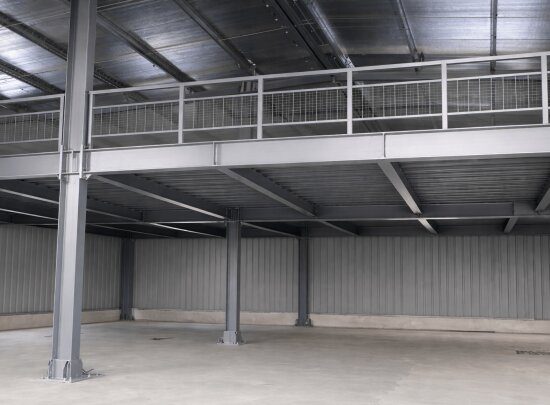 Depo ve üretim alanlarında kullanılan çelik asma ara kat sistemi