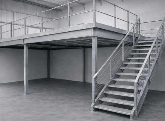 Depo içi kullanım için tasarlanan çelik asma kat sistemi