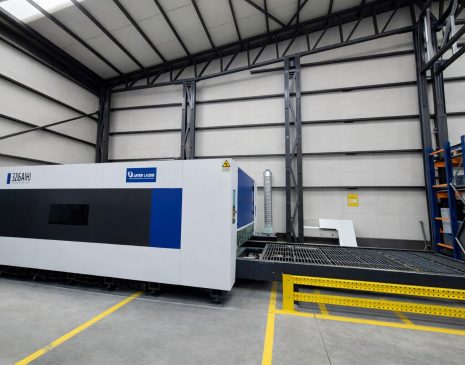 Endüstriyel CNC lazer kesim makinesi ile çelik sac işleme